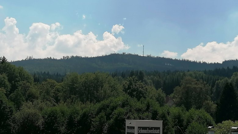 Blick auf Gipfelkreuz Nebelstein, © Susanne Sagmüller Blick auf Gipfelkreuz Nebelstein, © Susanne Sagmüller