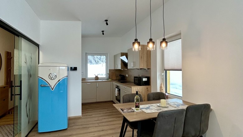 Vollausgestattete Küche und Essbereich, © Waldzauber Hirschenwies Vollausgestattete Küche und Essbereich, © Waldzauber Hirschenwies