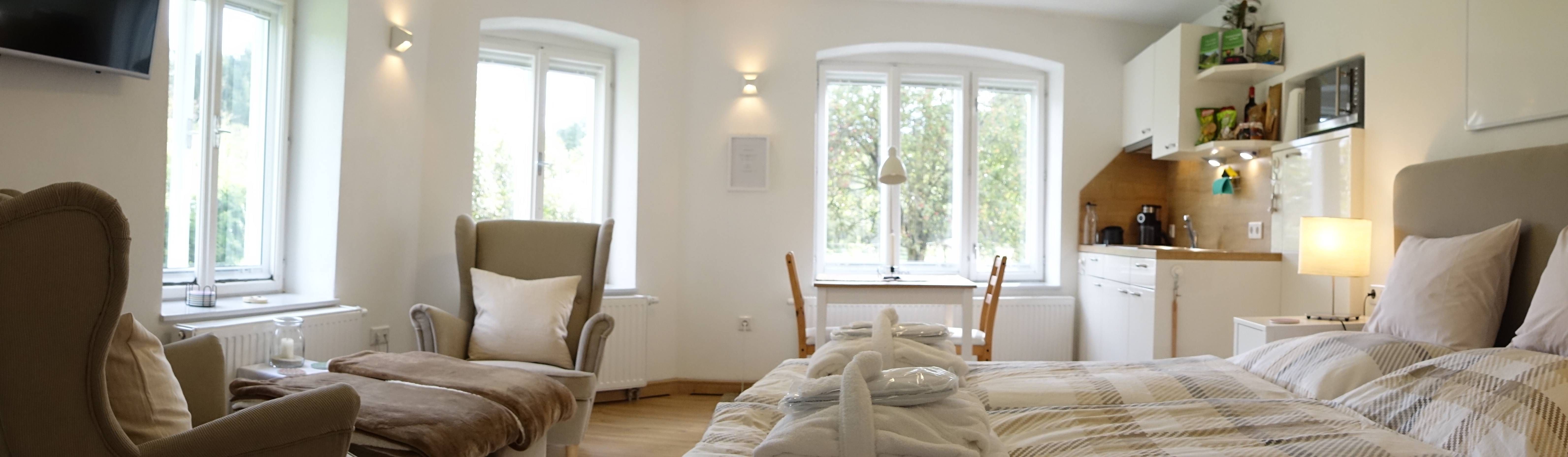 Panorama Grüne Wiese Gäste-Minibungalow