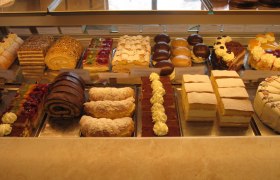 Mehlspeisenvitrine, &copy; Mehlspeisenvitrine, &copy; B&auml;ckerei-Konditorei Pilz, Katrin Pilz