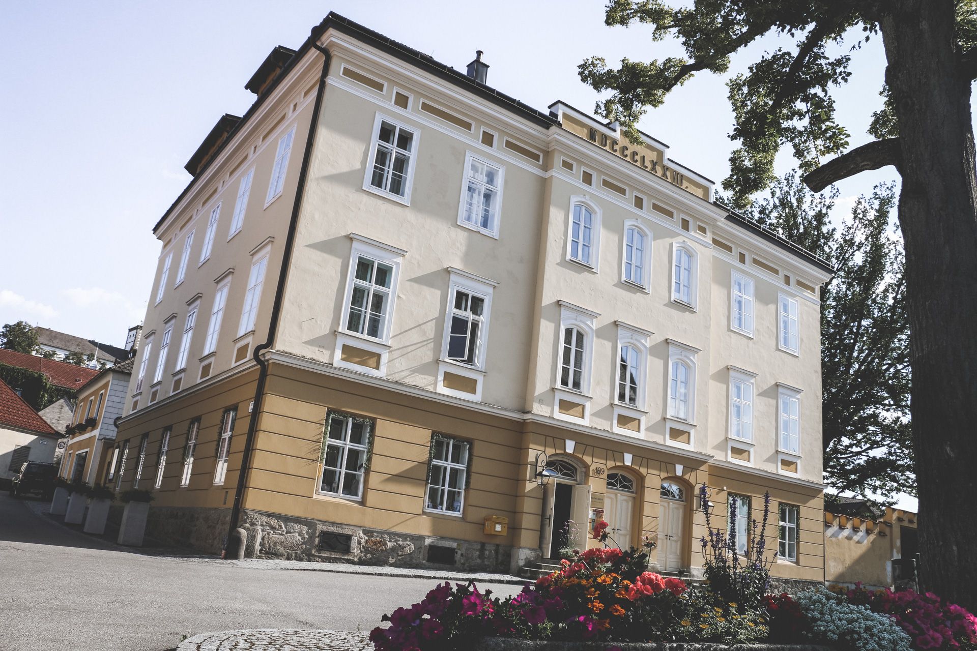 Außenansicht der alten Schule