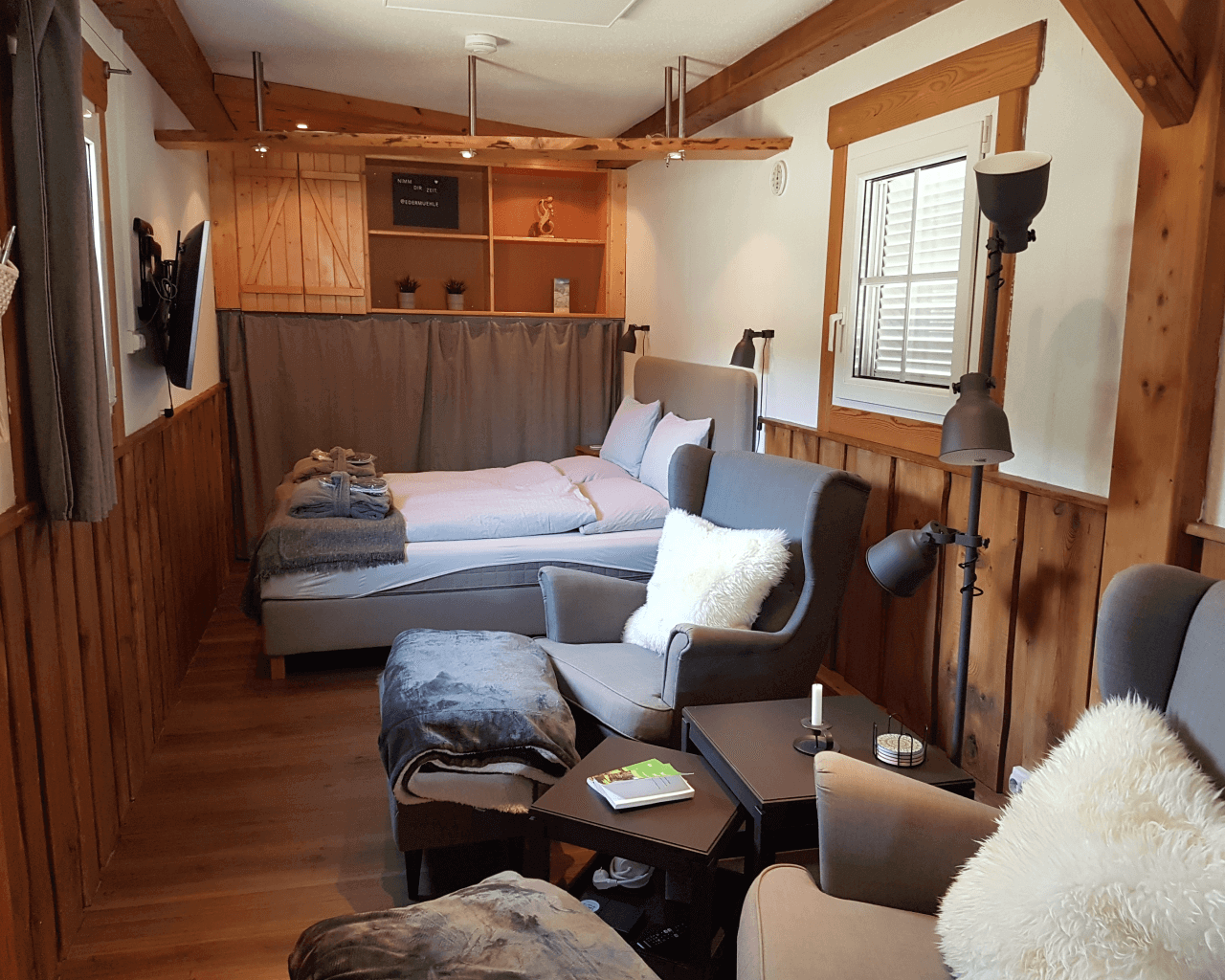 Wohn- und Schlafbereich im Tiny House Living Legends