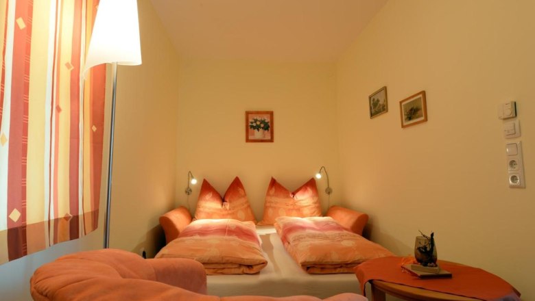 zweites Zimmer - zwei Betten, &copy; Regina Petric