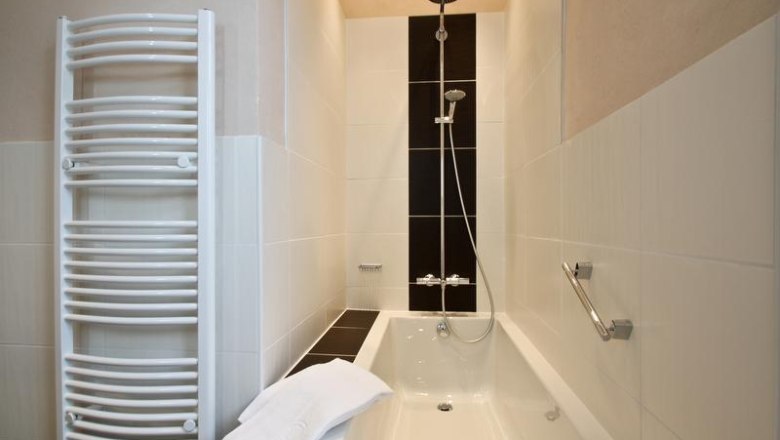 Badezimmer mit Rainshower-Dusche, &copy; Mag. Marc Droll