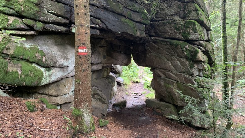 Mandelstein Rundweg - Steinernes Tor, © Martina Langgutt