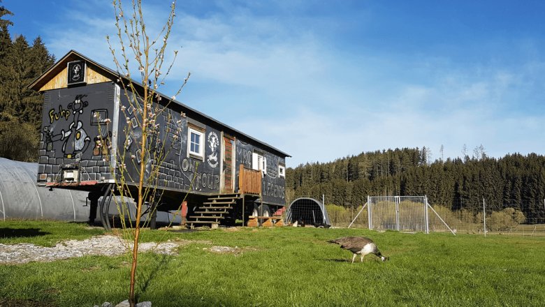 Tiny House Living Legends Aussenansicht im Sommer, &copy; Ederm&uuml;hle