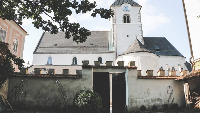 Innenhof mit Ausblick auf die Kirche, &copy; Philip Baumgartner