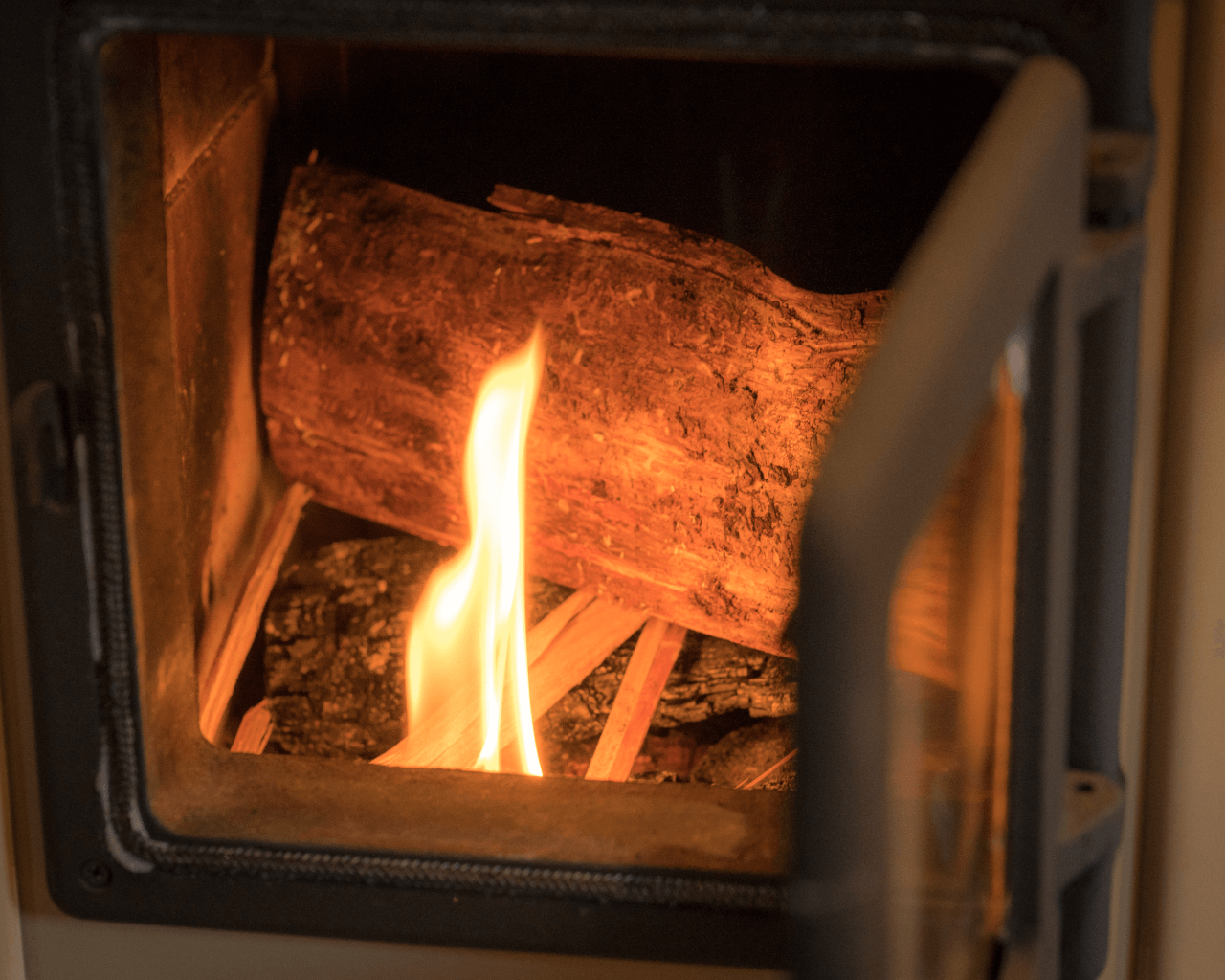 Holzofen im Living Legends für viele gemütliche Stunden