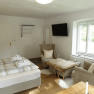 Gem&uuml;tliche Sofas in der Gr&uuml;nen Wiese G&auml;ste-Minibungalow, &copy; Ederm&uuml;hle