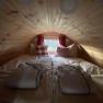 Doppelbett mit Thermobadem&auml;ntel, &copy; Andreas Artner