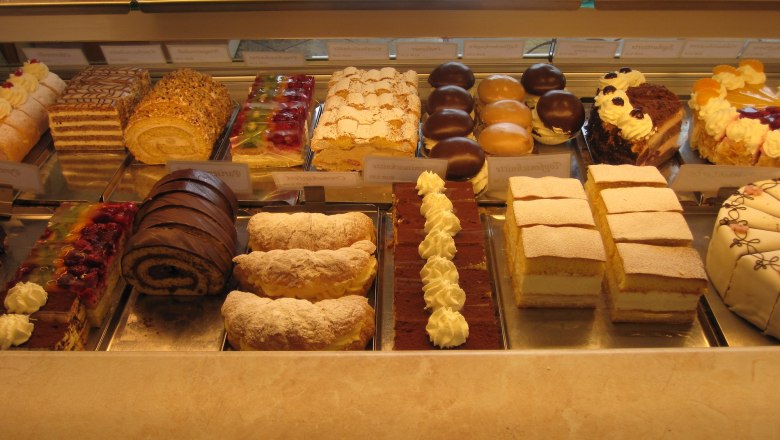 Mehlspeisenvitrine, &copy; Mehlspeisenvitrine, &copy; B&auml;ckerei-Konditorei Pilz, Katrin Pilz