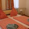 Schlafzimmer Doppelbett, © Lisa Halmenschlager
