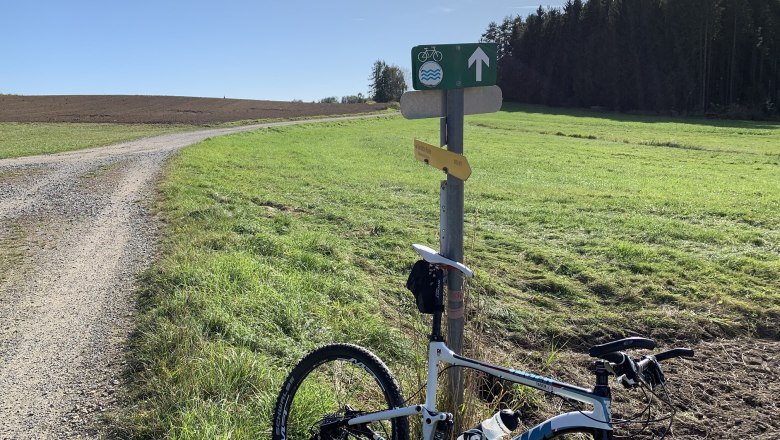 Zahlreiche Radwege ab Haust&uuml;r, &copy; Mag. Marc Droll